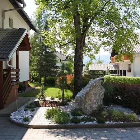 Apartma Vrh * Lesce (Upper Carniola)