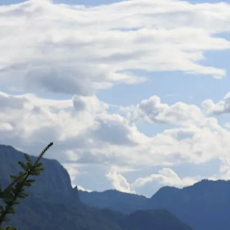 Apartma Vrh * Lesce (Upper Carniola)